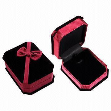 【廣州包裝工廠供應(yīng)珠寶首飾紙盒 多種規(guī)格定做飾品紙盒】?jī)r(jià)格,廠家,圖片,首飾包裝,廣州德藝紙制品-